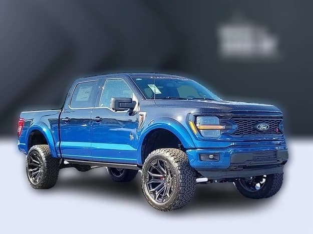 Ford F-150 XLT 4WD SuperCrew 5.5' Box 2025 — side view