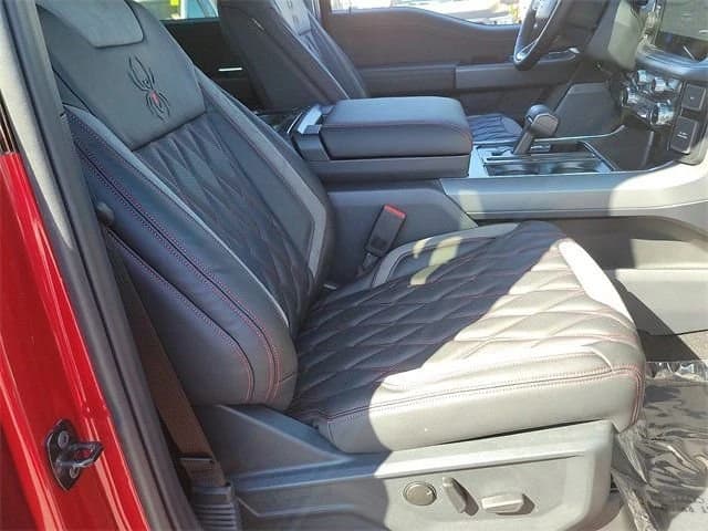 Ford F-150 XLT 4WD SuperCrew 5.5' Box 2025 — side view
