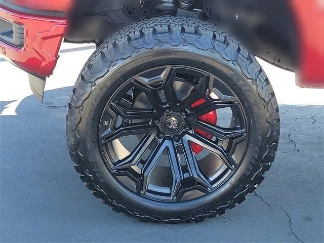Ford F-150 XLT 4WD SuperCrew 5.5' Box 2025 — side view