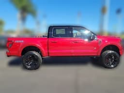 Ford F-150 XLT 4WD SuperCrew 5.5' Box 2025 — side view