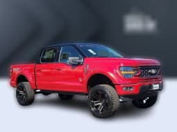 Ford F-150 XLT 4WD SuperCrew 5.5' Box 2025 — side view
