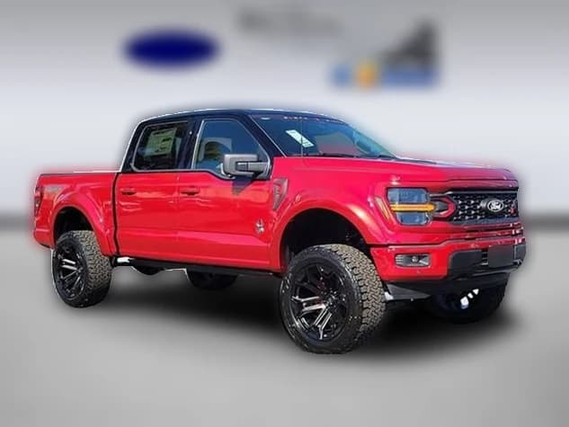 Ford F-150 XLT 4WD SuperCrew 5.5' Box 2025 — side view