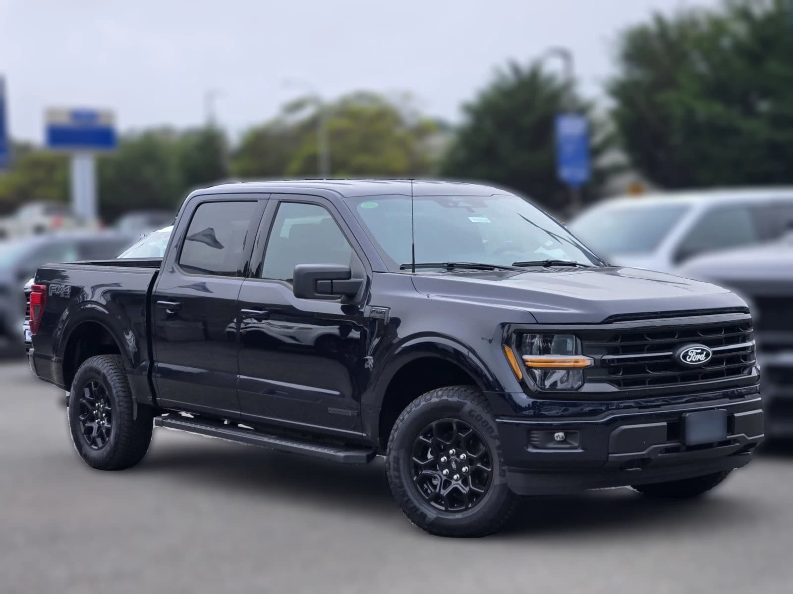 Ford F-150 XLT 4WD SuperCrew 5.5' Box 2026 — side view
