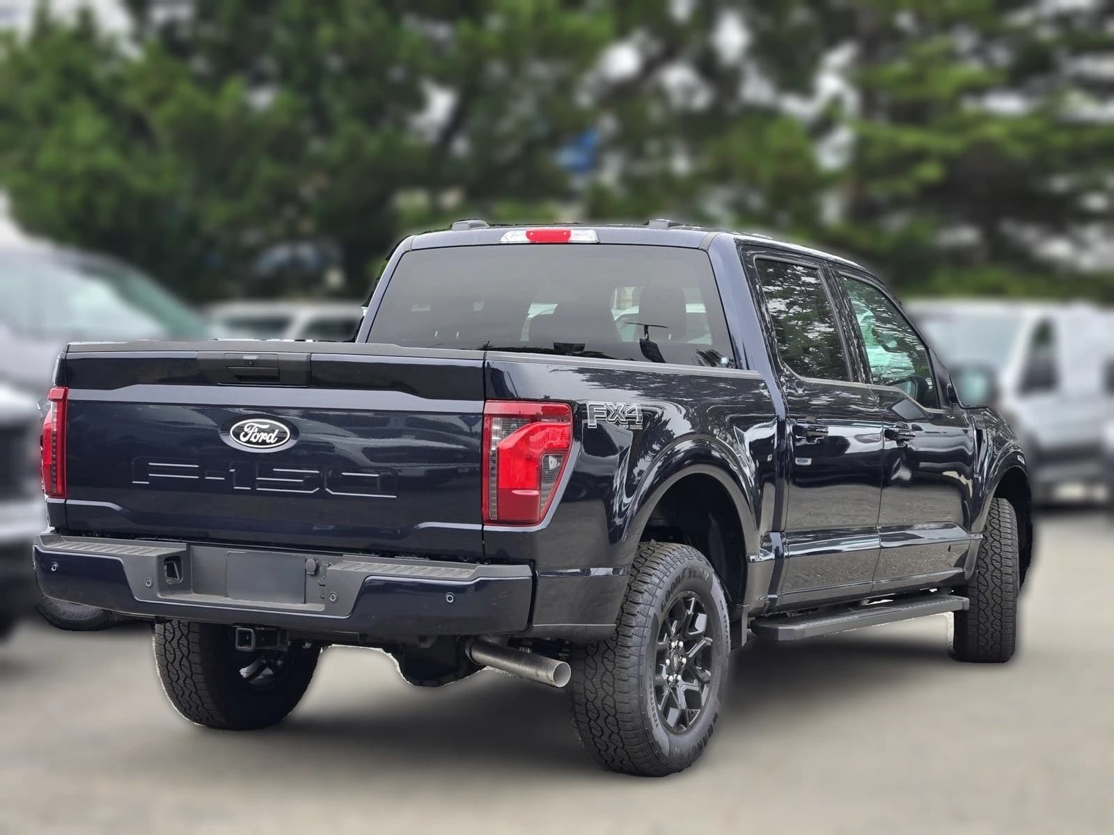 Ford F-150 XLT 4WD SuperCrew 5.5' Box 2026 — side view