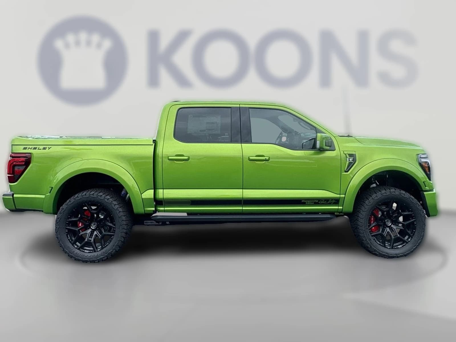 Ford F-150 LARIAT 4WD SuperCrew 5.5' Box 2026 — side view