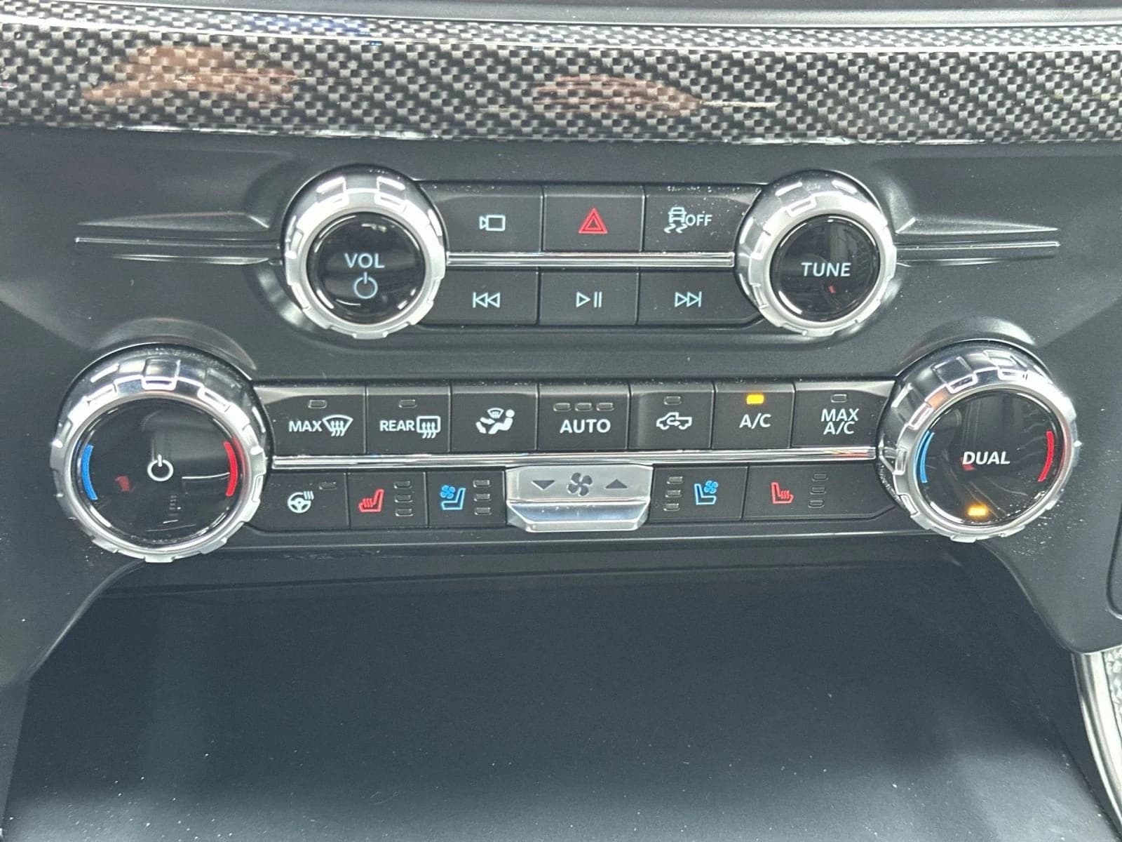 Ford F-150 LARIAT 4WD SuperCrew 5.5' Box 2026 — side view
