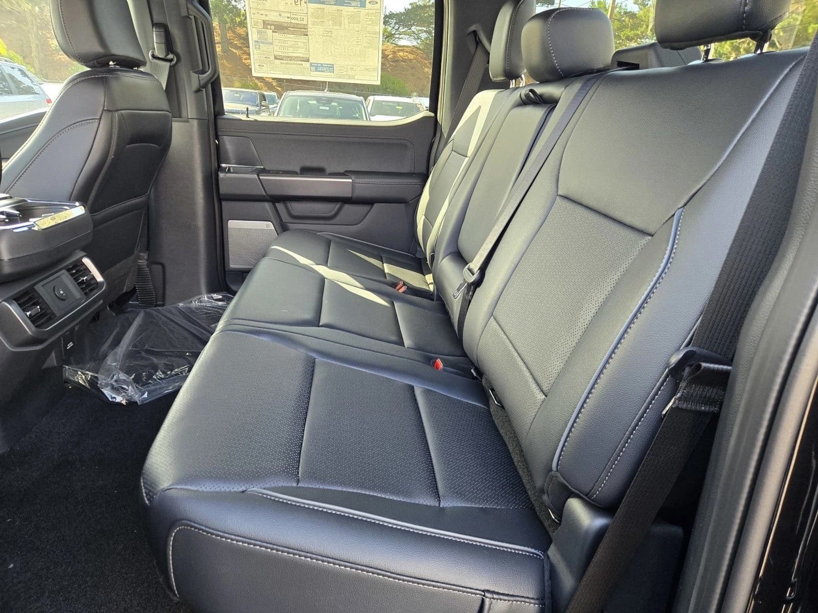 Ford F-150 LARIAT 4WD SuperCrew 5.5' Box 2026 — side view