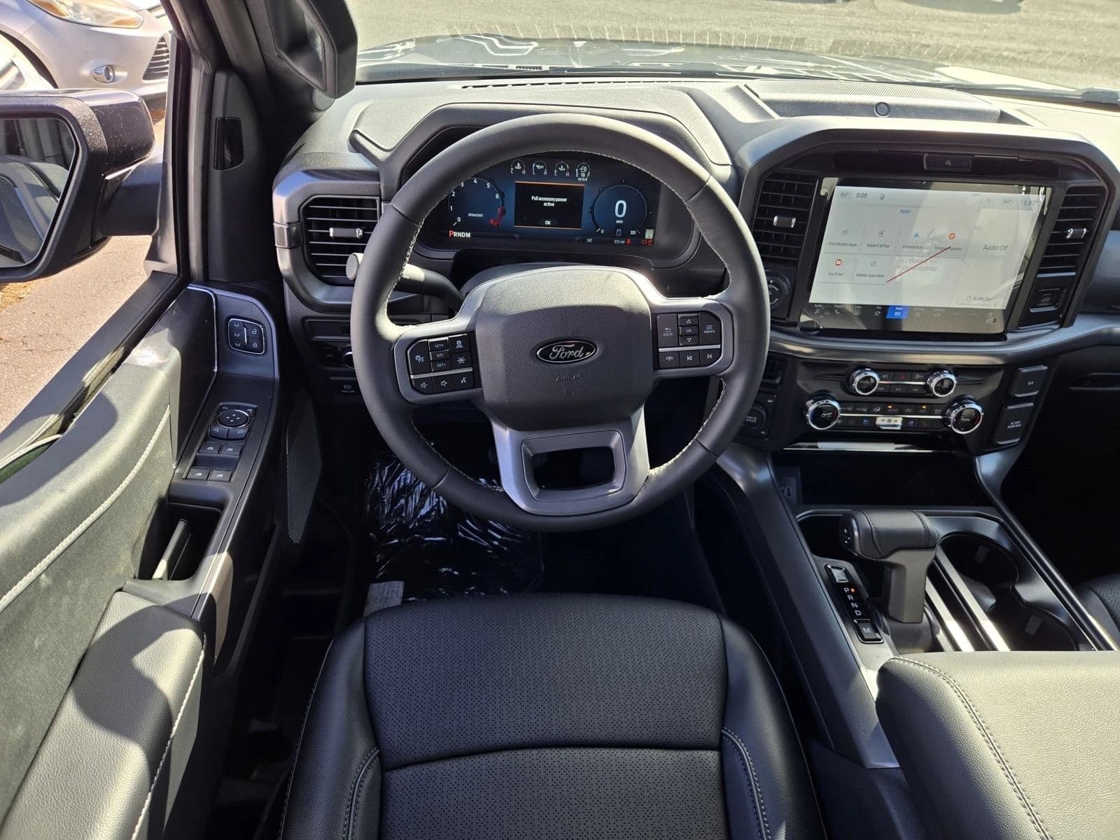 Ford F-150 LARIAT 4WD SuperCrew 5.5' Box 2026 — side view