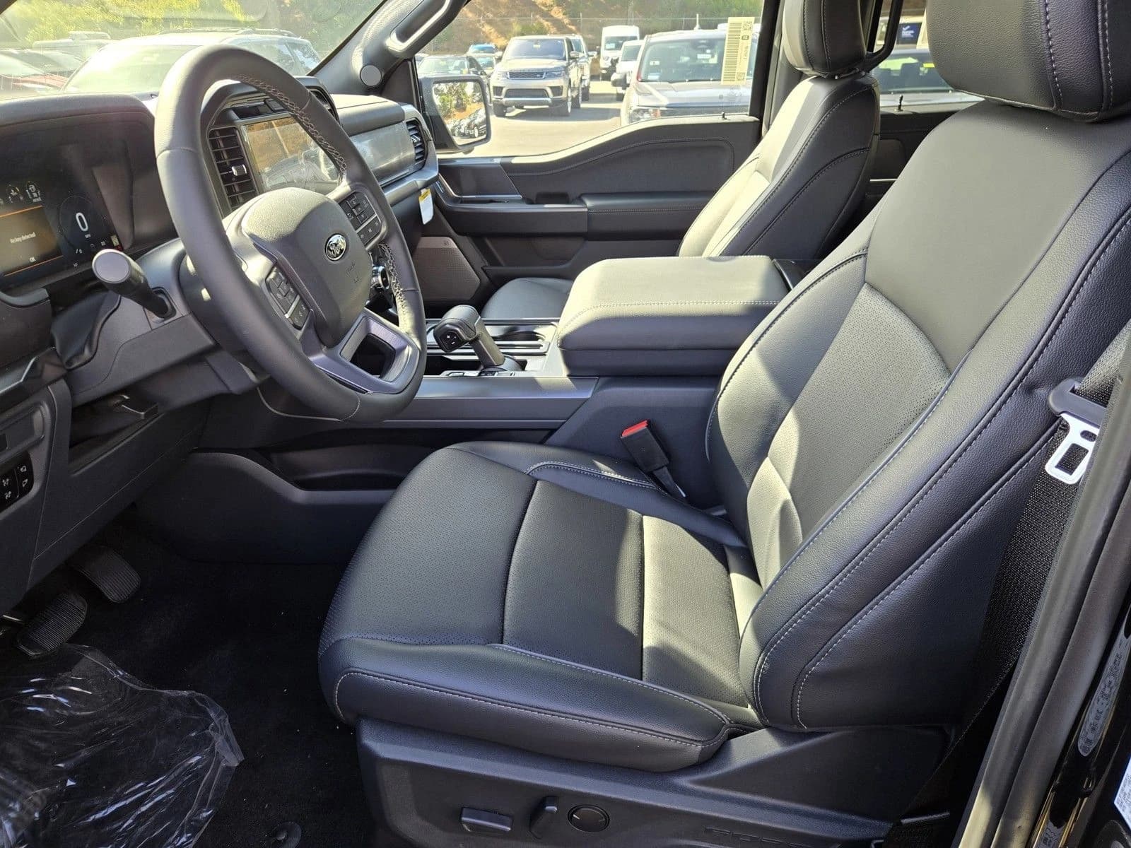 Ford F-150 LARIAT 4WD SuperCrew 5.5' Box 2026 — side view