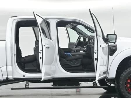 Ford F-150 LARIAT 4WD SuperCrew 5.5' Box 2025 — side view