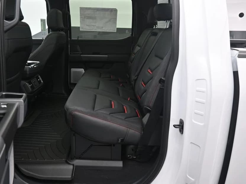 Ford F-150 LARIAT 4WD SuperCrew 5.5' Box 2025 — side view
