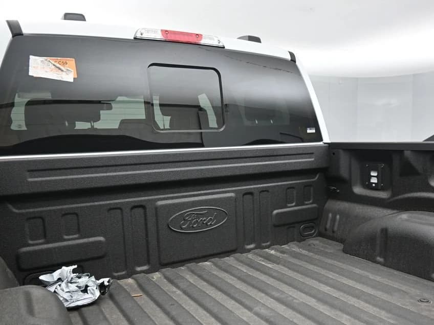 Ford F-150 LARIAT 4WD SuperCrew 5.5' Box 2025 — side view