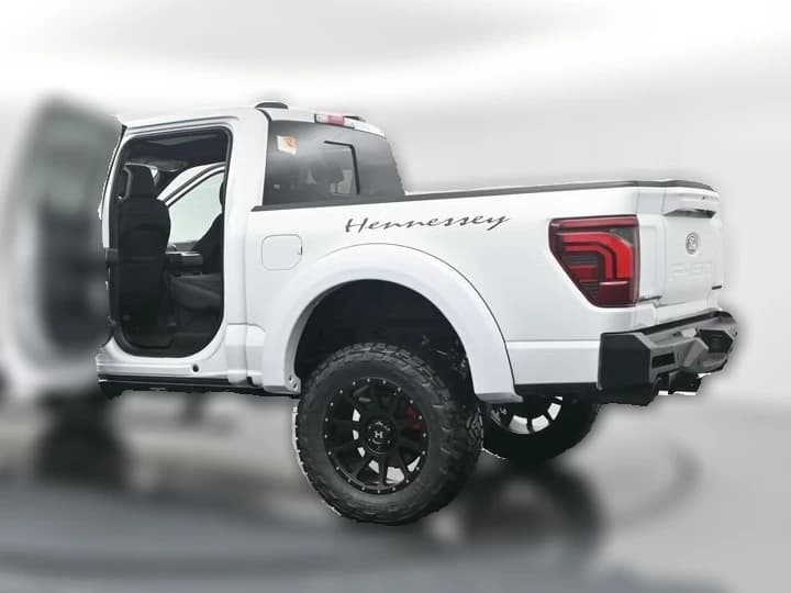 Ford F-150 LARIAT 4WD SuperCrew 5.5' Box 2025 — side view