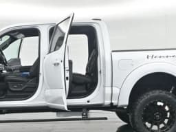 Ford F-150 LARIAT 4WD SuperCrew 5.5' Box 2025 — side view