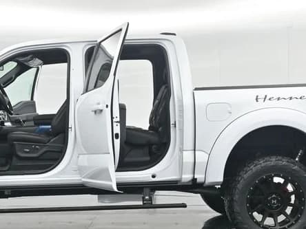 Ford F-150 LARIAT 4WD SuperCrew 5.5' Box 2025 — side view
