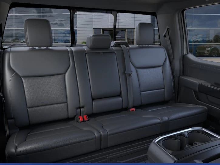 Ford F-150 LARIAT 4WD SuperCrew 5.5' Box 2025 — side view