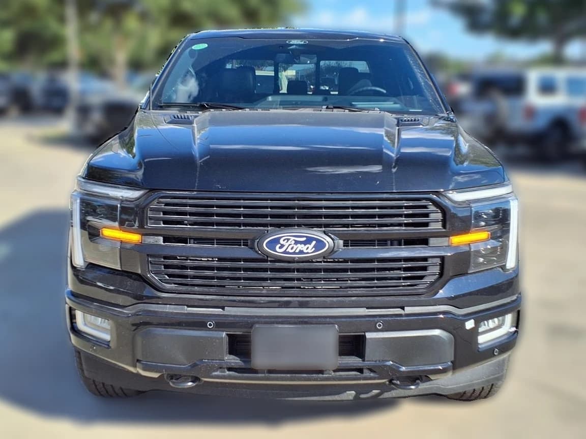 Ford F-150 Platinum 4WD SuperCrew 5.5' Box 2026 — side view