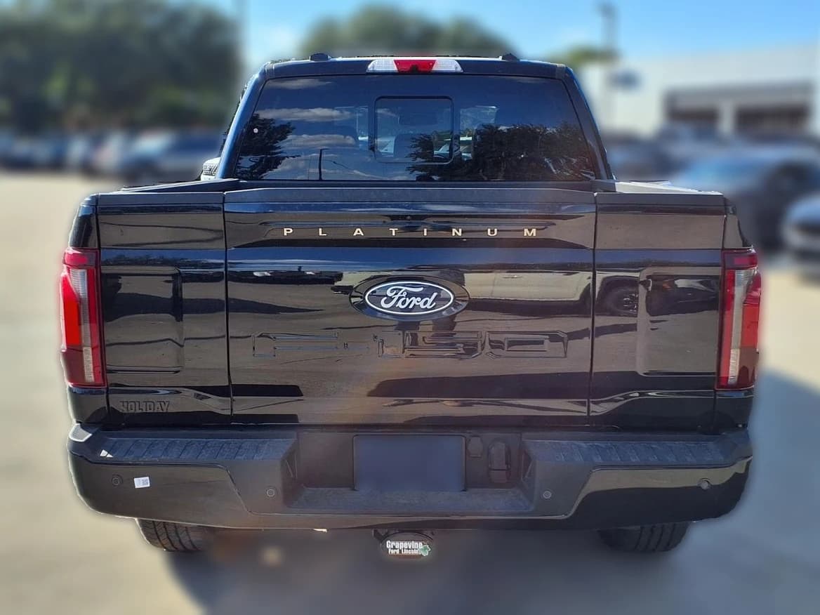 Ford F-150 Platinum 4WD SuperCrew 5.5' Box 2026 — side view