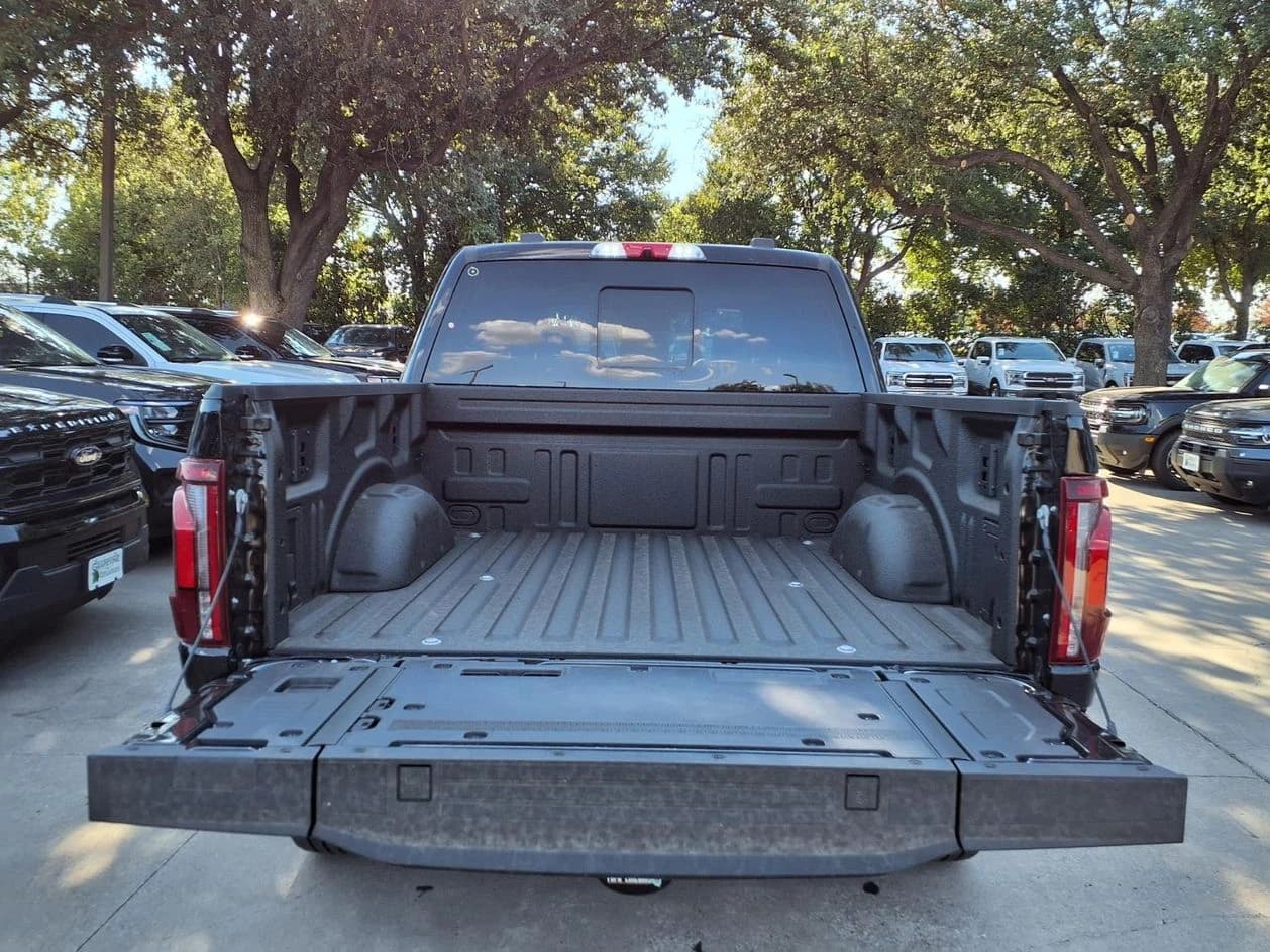 Ford F-150 Platinum 4WD SuperCrew 5.5' Box 2026 — side view