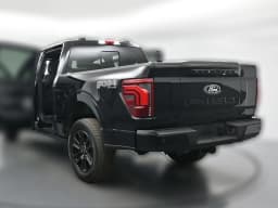 Ford F-150 Platinum 4WD SuperCrew 5.5' Box 2025 — side view