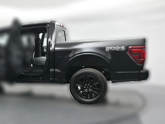 Ford F-150 Platinum 4WD SuperCrew 5.5' Box 2025 — side view