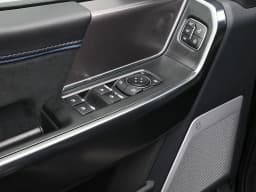 Ford F-150 Platinum 4WD SuperCrew 5.5' Box 2025 — side view