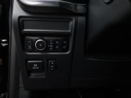 Ford F-150 Platinum 4WD SuperCrew 5.5' Box 2025 — side view