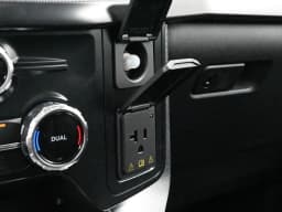 Ford F-150 Platinum 4WD SuperCrew 5.5' Box 2025 — side view