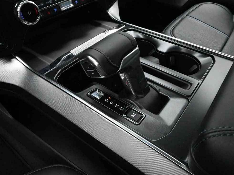 Ford F-150 Platinum 4WD SuperCrew 5.5' Box 2025 — side view