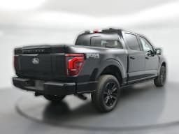 Ford F-150 Platinum 4WD SuperCrew 5.5' Box 2025 — side view