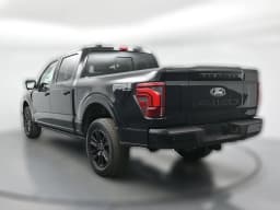 Ford F-150 Platinum 4WD SuperCrew 5.5' Box 2025 — side view