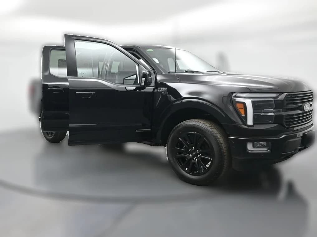 Ford F-150 Platinum 4WD SuperCrew 5.5' Box 2025 — side view