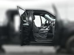 Ford F-150 Platinum 4WD SuperCrew 5.5' Box 2025 — side view