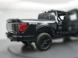 Ford F-150 Platinum 4WD SuperCrew 5.5' Box 2025 — side view