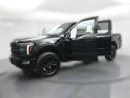 Ford F-150 Platinum 4WD SuperCrew 5.5' Box 2025 — side view