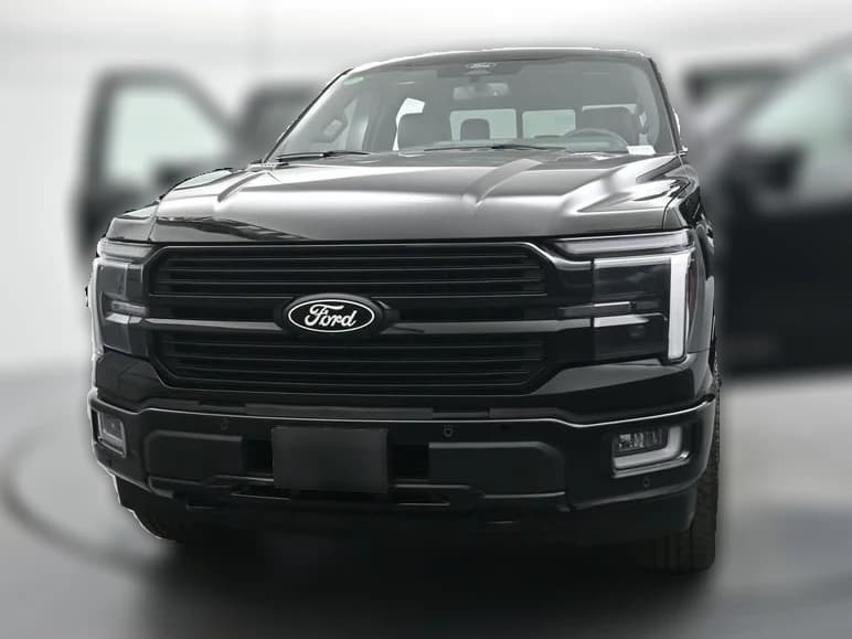 Ford F-150 Platinum 4WD SuperCrew 5.5' Box 2025 — side view