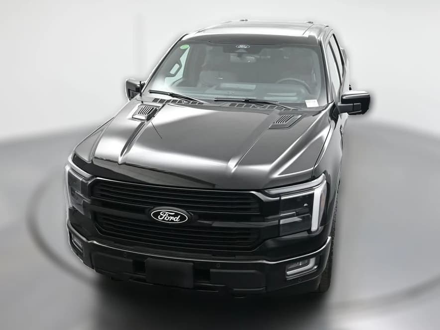 Ford F-150 Platinum 4WD SuperCrew 5.5' Box 2025 — side view