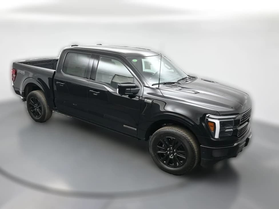 Ford F-150 Platinum 4WD SuperCrew 5.5' Box 2025 — side view