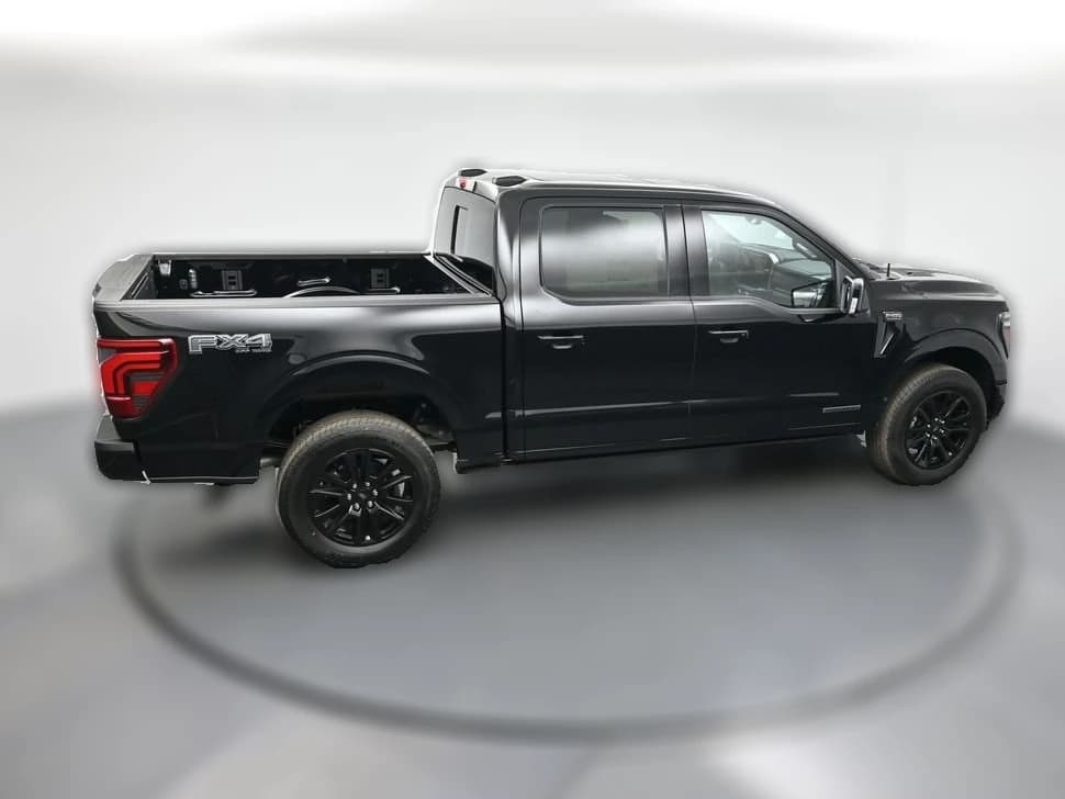 Ford F-150 Platinum 4WD SuperCrew 5.5' Box 2025 — side view