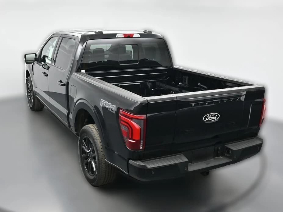 Ford F-150 Platinum 4WD SuperCrew 5.5' Box 2025 — side view
