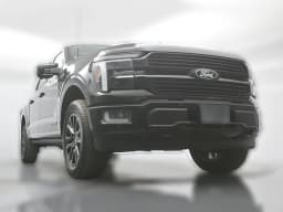 Ford F-150 Platinum 4WD SuperCrew 5.5' Box 2025 — side view