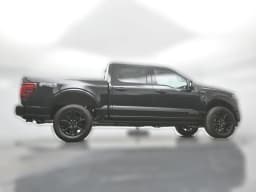 Ford F-150 Platinum 4WD SuperCrew 5.5' Box 2025 — side view
