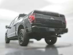 Ford F-150 Platinum 4WD SuperCrew 5.5' Box 2025 — side view