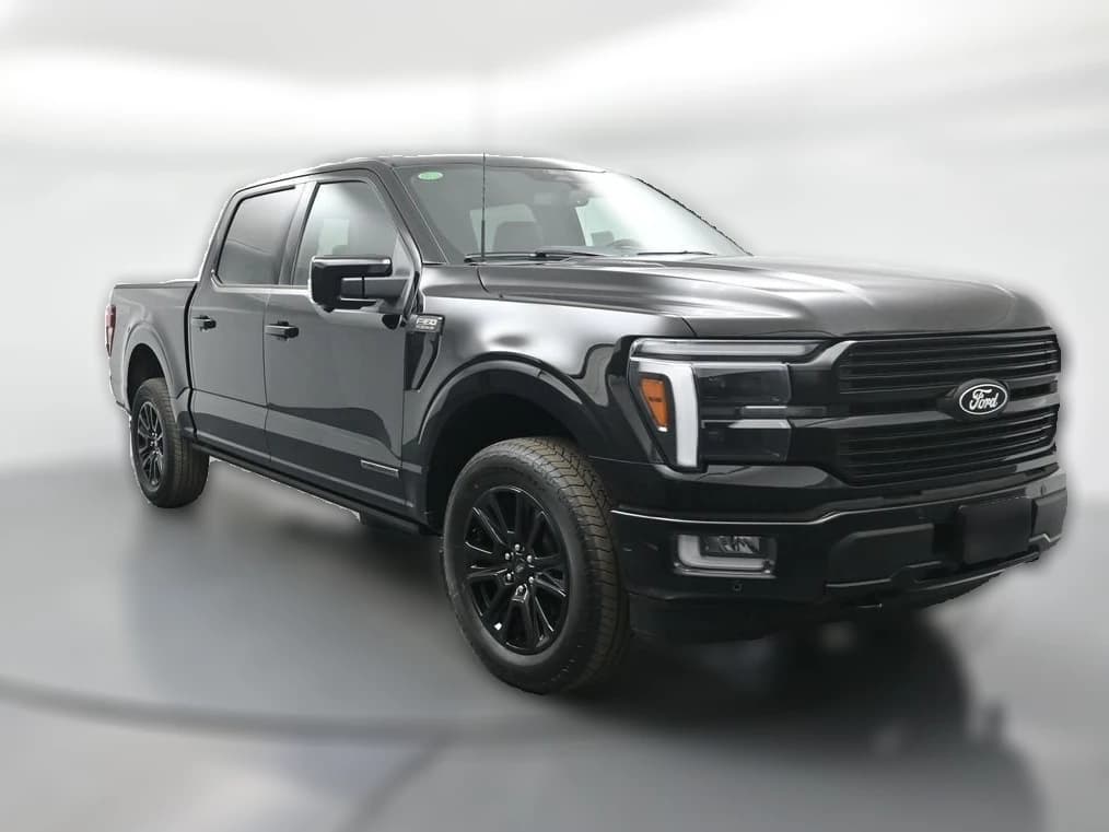 Ford F-150 Platinum 4WD SuperCrew 5.5' Box 2025 — side view