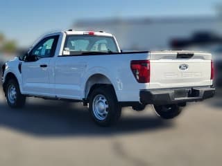 Ford F-150 XL 2WD Reg Cab 8' Box