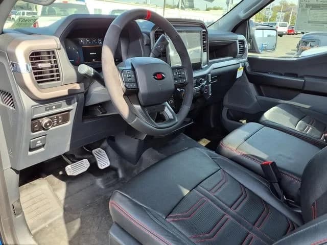 Ford F-150 XL 4WD Reg Cab 6.5' Box 2025 — side view