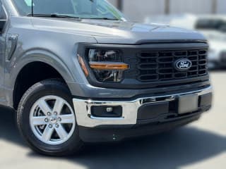 Ford F-150 XL 2WD Reg Cab 8' Box
