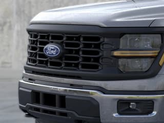 Ford F-150 XL 4WD Reg Cab 8' Box
