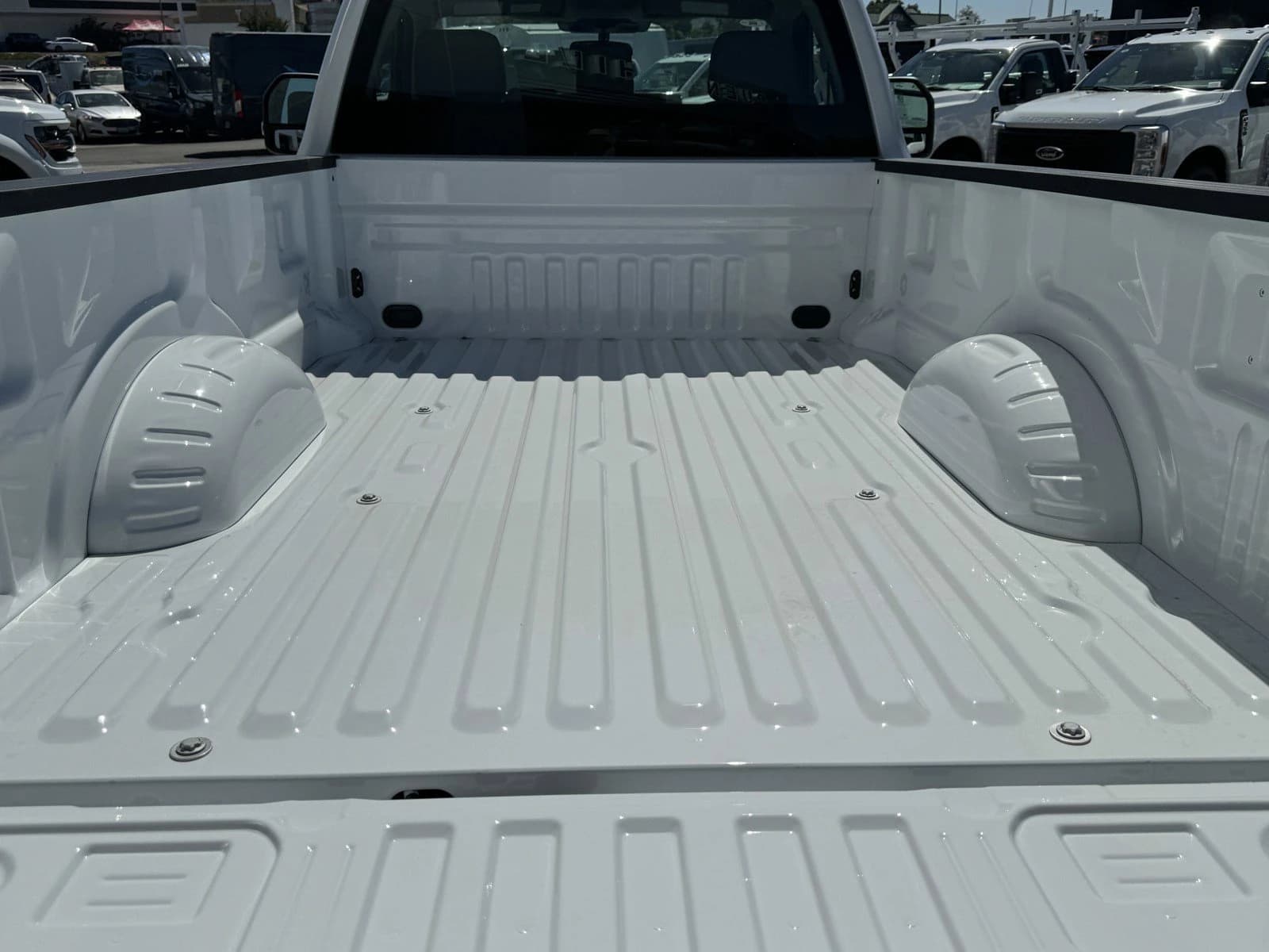 Ford Super Duty F-350 SRW XL 2WD Reg Cab 8' Box 2024 — side view
