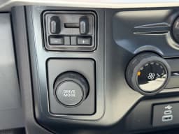 Ford Super Duty F-350 SRW XL 2WD Reg Cab 8' Box 2024 — side view